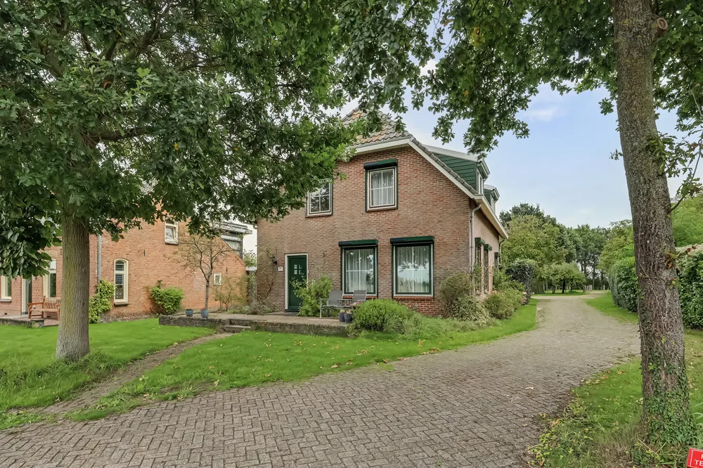 Voorzijde van de woonboerderij in Nisse, startbeeld van de woningvideo