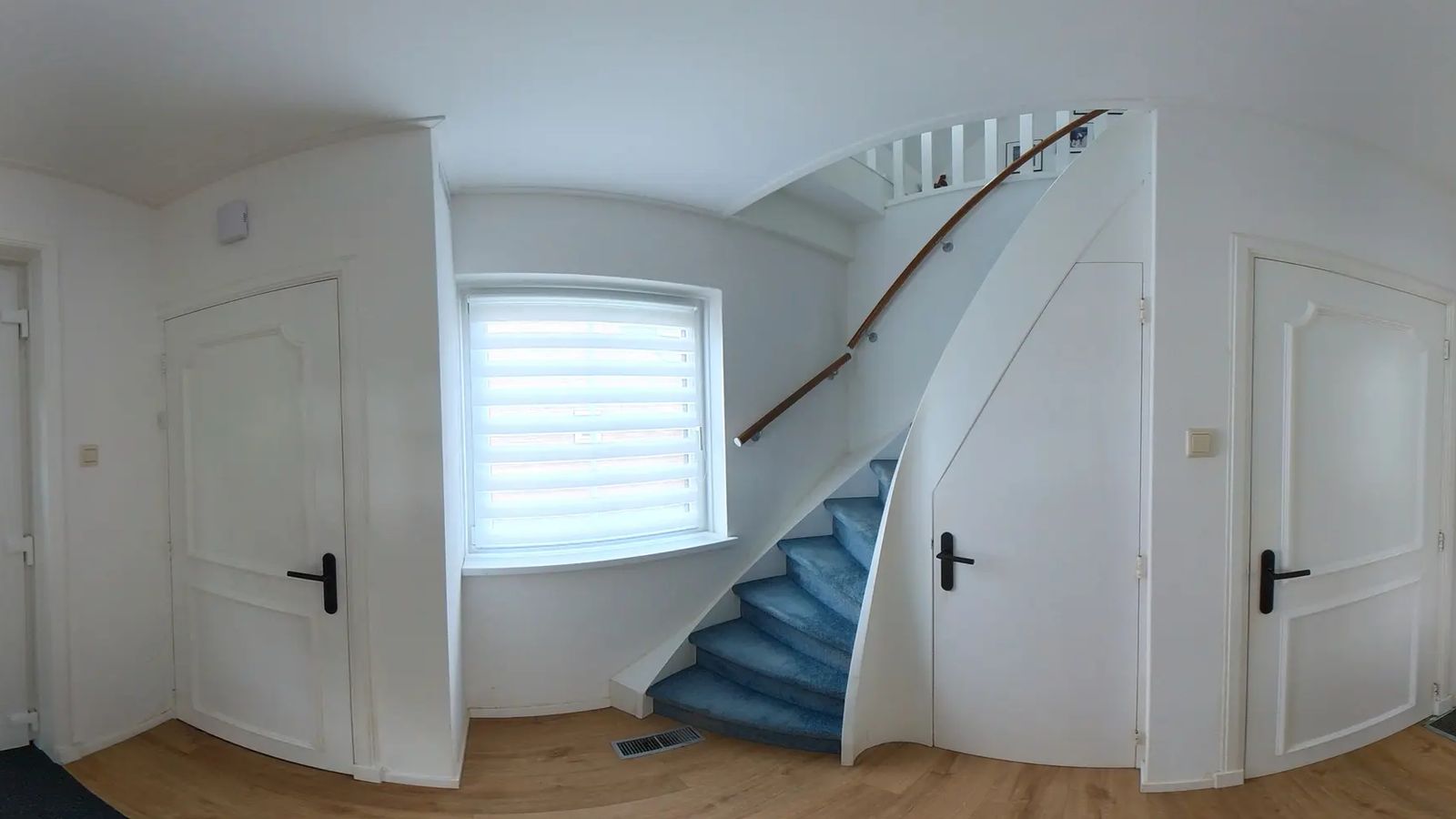360°-panorama van de hal, het startpunt van de tour